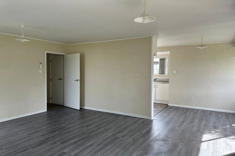 Photo of property in 1/2 Walter Strevens Drive, Conifer Grove, Takanini, 2112