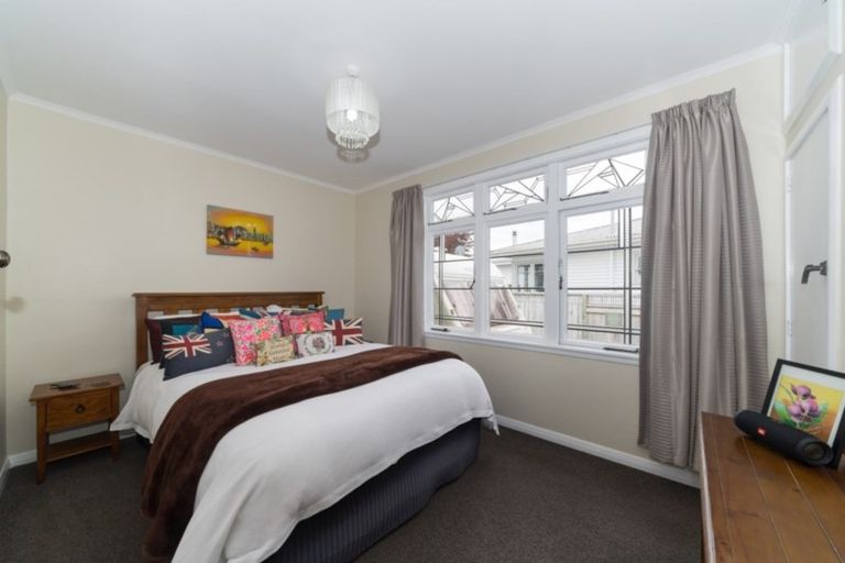 Photo of property in 31 Winston Avenue, Hokowhitu, Palmerston North, 4410