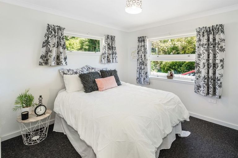 Photo of property in 38a Collins Avenue, Tawa, Wellington, 5028