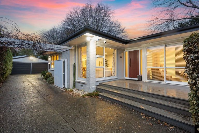 Photo of property in 12 Remuera Avenue, Cashmere, Christchurch, 8022