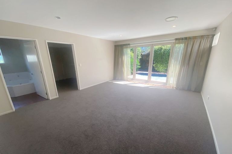Photo of property in 84 Bowhill Road, New Brighton, Christchurch, 8083