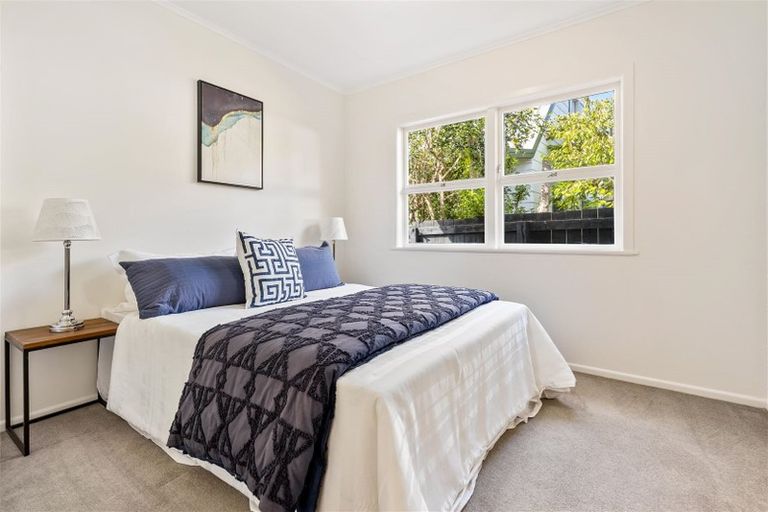 Photo of property in 2 Talavera Place, Te Atatu South, Auckland, 0602