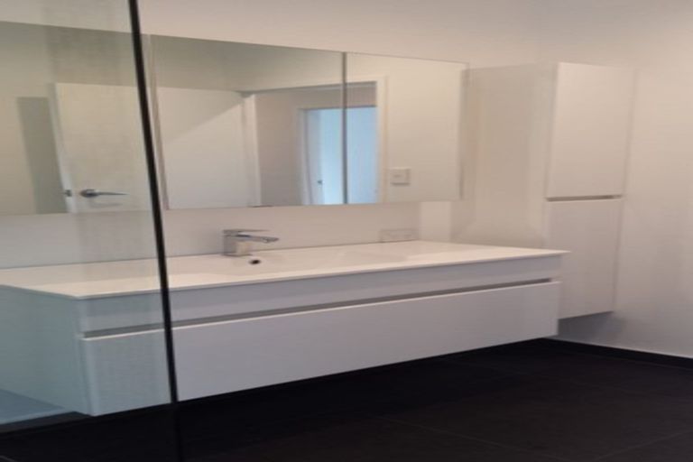 Photo of property in 27 Park Hill Road, Birkenhead, Auckland, 0626