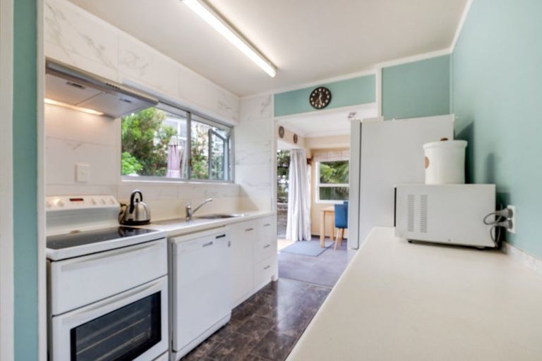 Photo of property in 15 Robbies Road, Shelly Park, Auckland, 2014