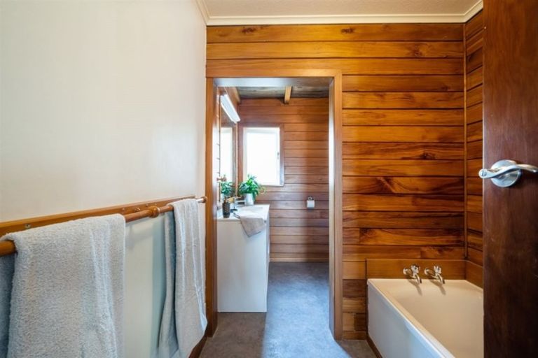 Photo of property in 2/20 Donovan Avenue, Massey, Auckland, 0614