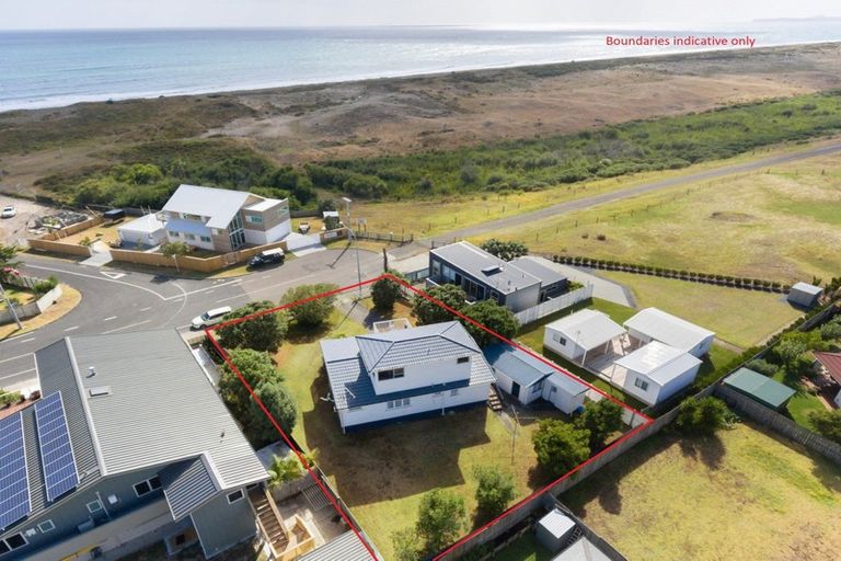 Photo of property in 1338 Papamoa Beach Road, Papamoa Beach, Papamoa, 3118