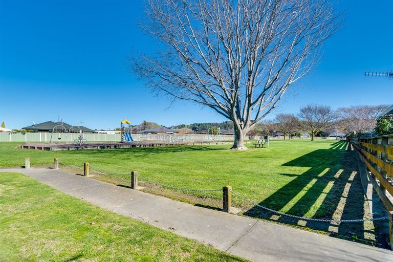 Photo of property in 27 Whiting Crescent, Greenmeadows, Napier, 4112