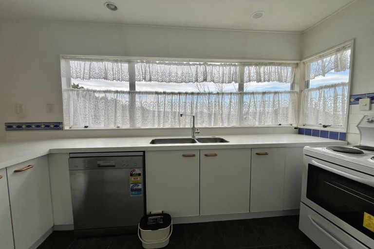Photo of property in 103b Redoubt Road, Goodwood Heights, Auckland, 2105