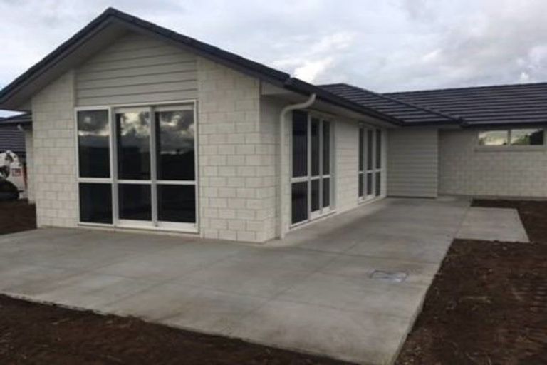 Photo of property in 22 Lakeside Terrace, Omokoroa, 3114