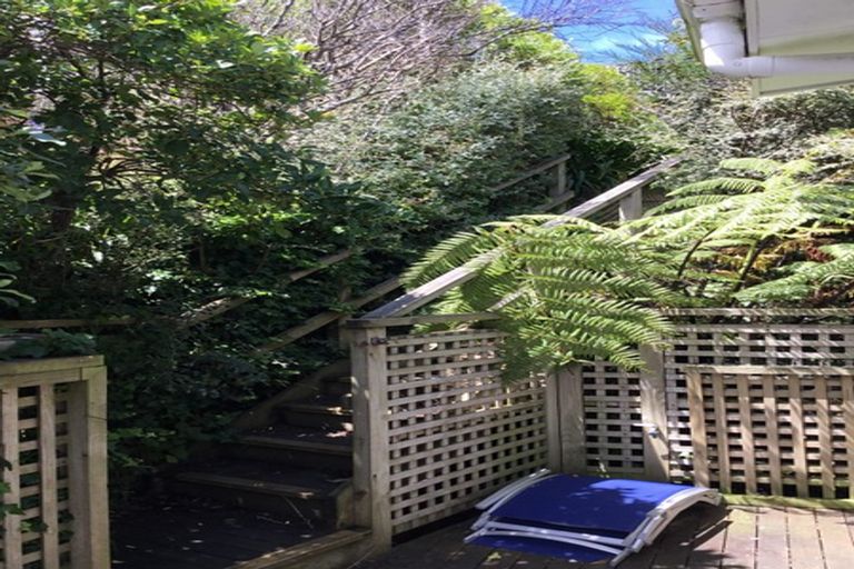 Photo of property in 17 Manitoba Place, Kingston, Wellington, 6021