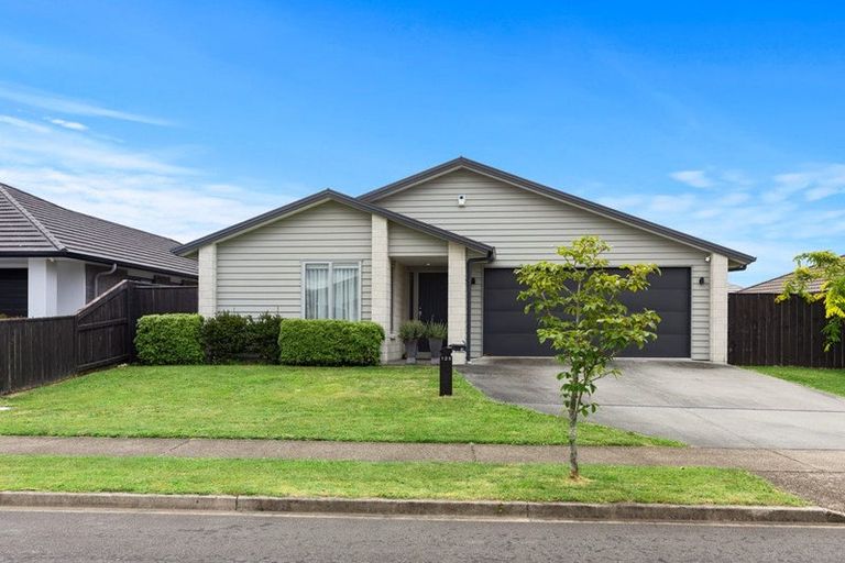 Photo of property in 128 Puhirake Crescent, Pyes Pa, Tauranga, 3112