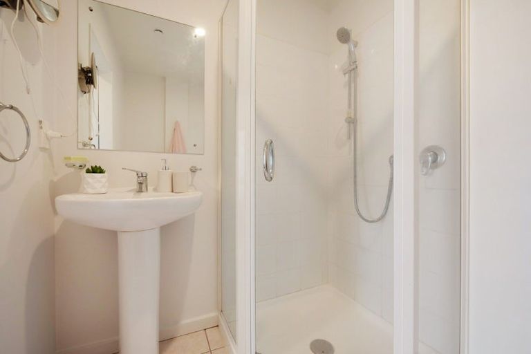 Photo of property in Stadium Garden Flats, 304/107 Thorndon Quay, Pipitea, Wellington, 6011