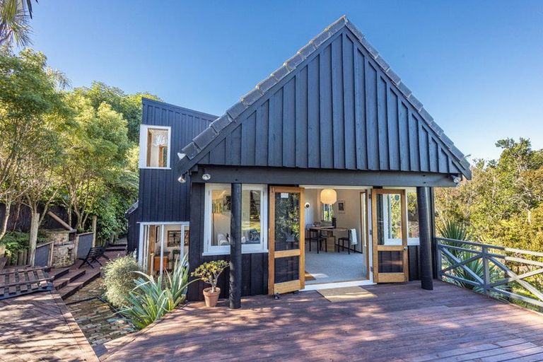 Photo of property in 27 Rosecamp Road, Beach Haven, Auckland, 0626