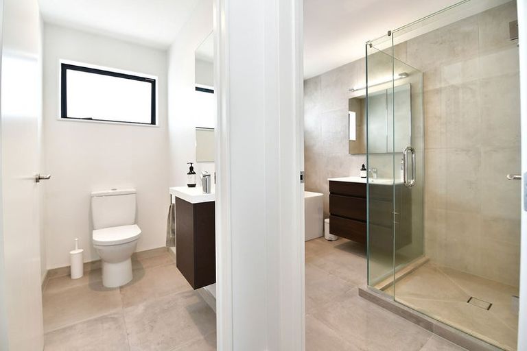 Photo of property in 52 Walton Street, Red Beach, 0932