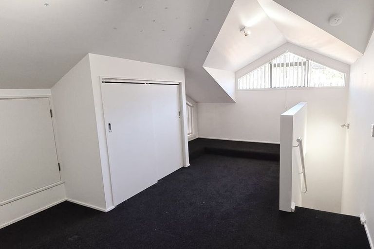 Photo of property in Palm Grove Apartments, 10/13d Palm Grove, Berhampore, Wellington, 6023