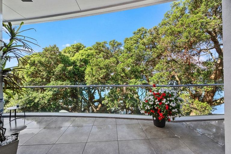 Photo of property in 1/7 The Promenade, Takapuna, Auckland, 0622