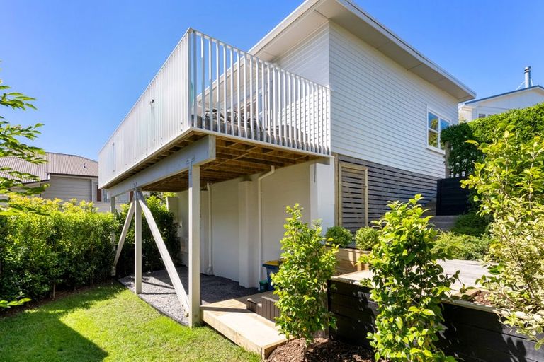 Photo of property in 48b Heathcote Road, Castor Bay, Auckland, 0620