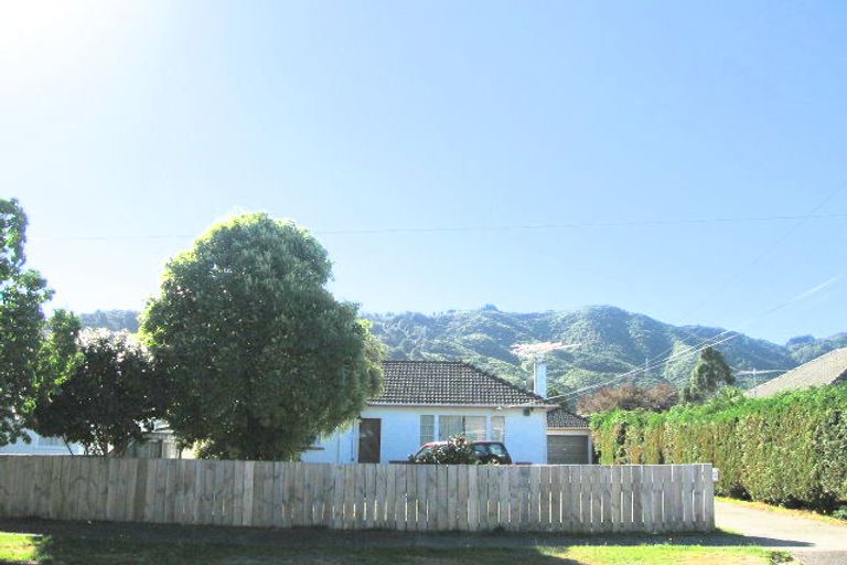 Photo of property in 48 Oxford Crescent, Ebdentown, Upper Hutt, 5018