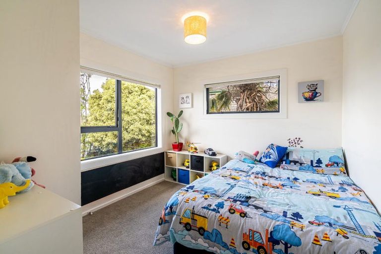 Photo of property in 2/539 Glenfield Road, Glenfield, Auckland, 0629