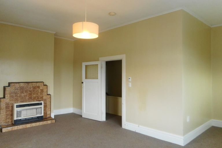 Photo of property in 82 Kelburn Parade, Kelburn, Wellington, 6012