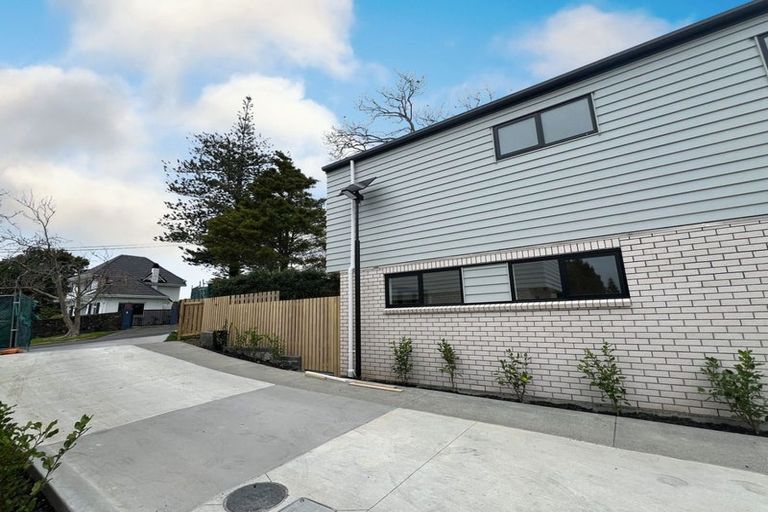 Photo of property in 1/5 Peverill Crescent, Papatoetoe, Auckland, 2025