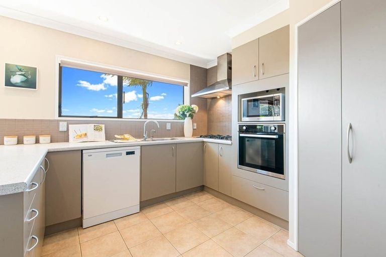 Photo of property in 99 John Downs Drive, Browns Bay, Auckland, 0630