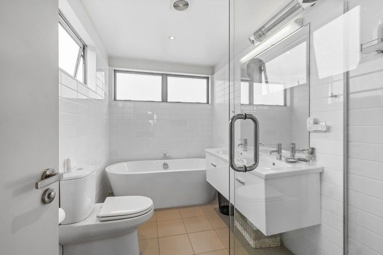 Photo of property in 1/38 Ferry Street, Seatoun, Wellington, 6022