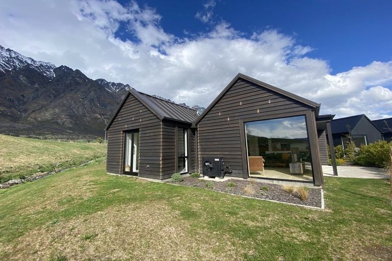Photo of property in 2 Kotuku Lane, Jacks Point, Queenstown, 9371