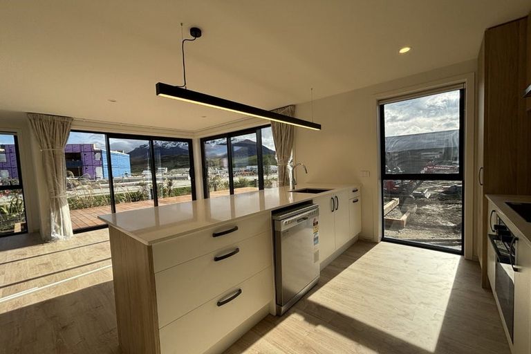 Photo of property in 37 Shelduck Road, Jacks Point, 9371