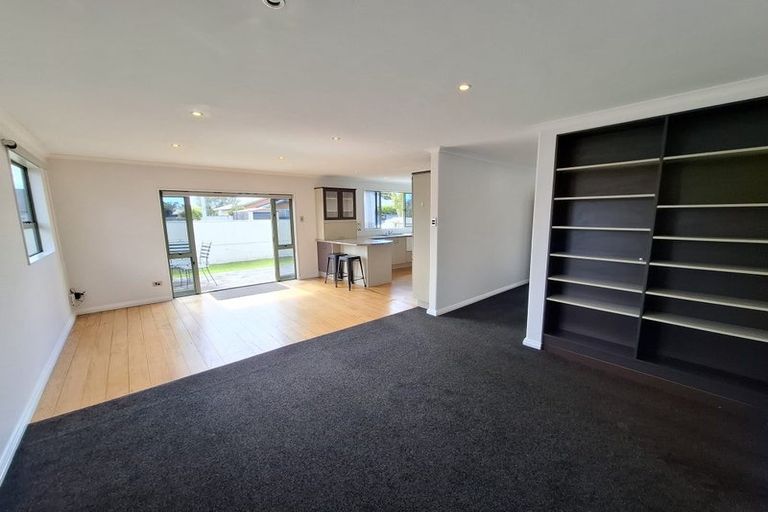 Photo of property in 53 Wallace Place, Westown, New Plymouth, 4310
