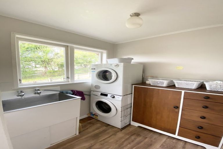 Photo of property in 93 Fairclough Road, Beach Haven, Auckland, 0626