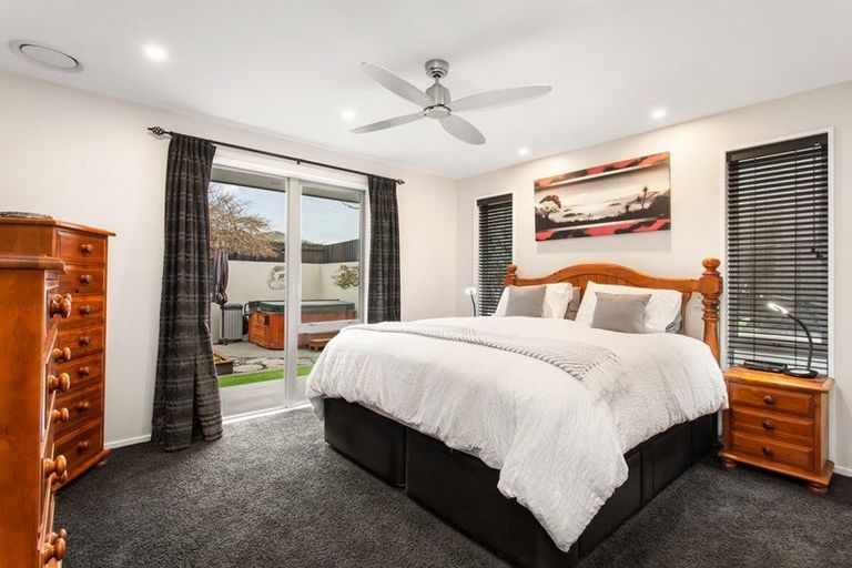 Photo of property in 56 Titirangi Crescent, Parklands, Christchurch, 8083