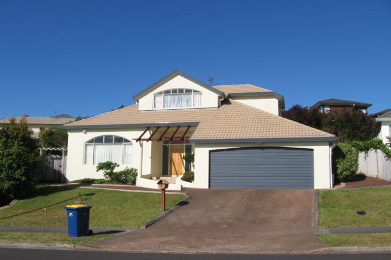 Photo of property in 28 Mandeville Place, Unsworth Heights, Auckland, 0632