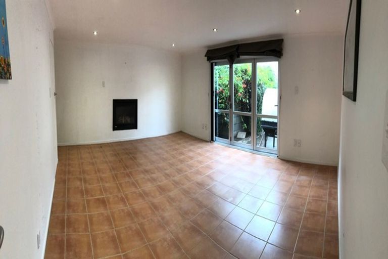 Photo of property in 11 Fenton Terrace, Cockle Bay, Auckland, 2014