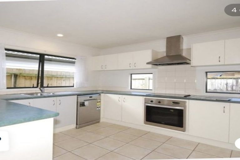 Photo of property in 74 Redcastle Drive, East Tamaki, Auckland, 2013