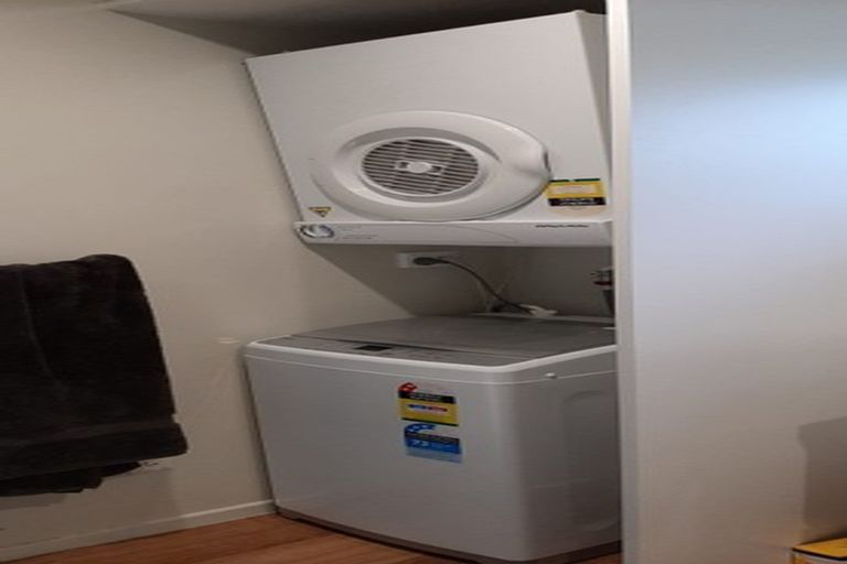 Photo of property in 37 West Lynn Road, Titirangi, Auckland, 0604