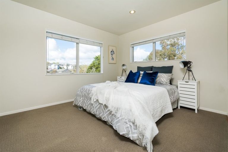 Photo of property in 15 Catlins Place, Fairview Heights, Auckland, 0632