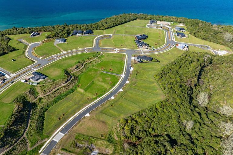 Photo of property in 4 Otaketake Drive, Kinloch, 3377