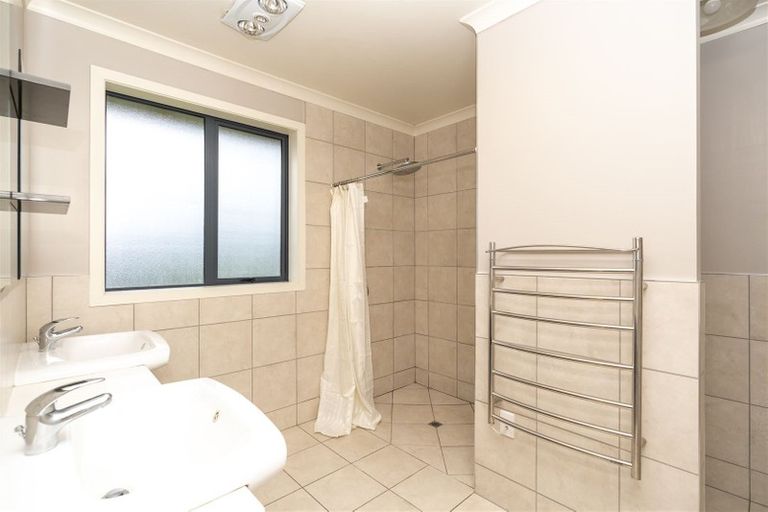 Photo of property in 32 Marshmeadow Road, Newstead, Hamilton, 3286