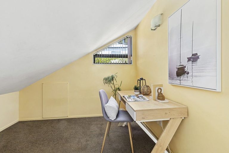 Photo of property in 23 Amesbury Drive, Churton Park, Wellington, 6037