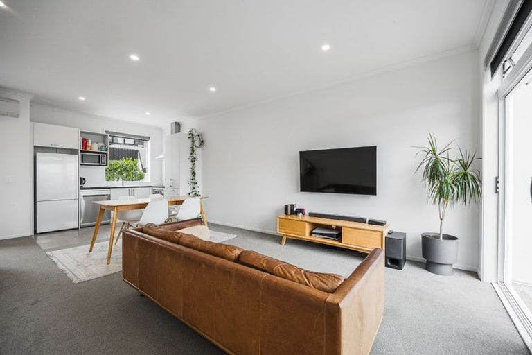 Photo of property in 25 Marine Parade, Hobsonville, Auckland, 0616