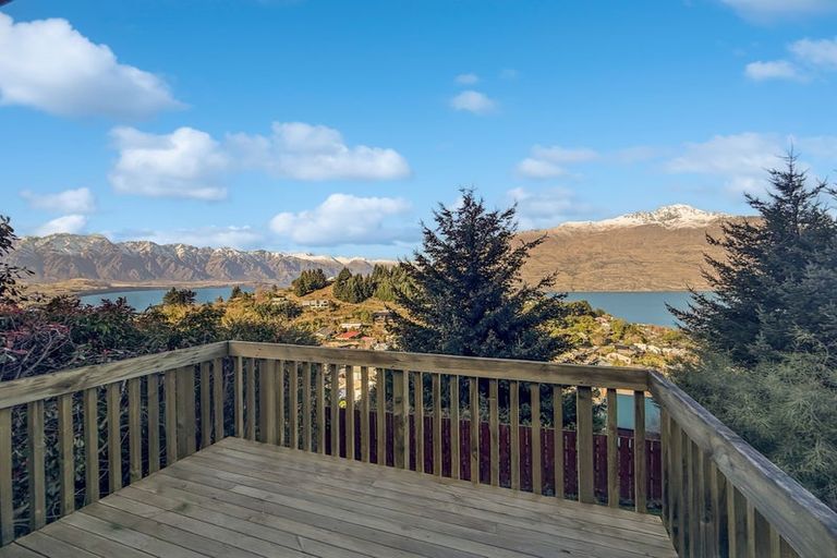 Photo of property in 2a Bird Place, Fernhill, Queenstown, 9300