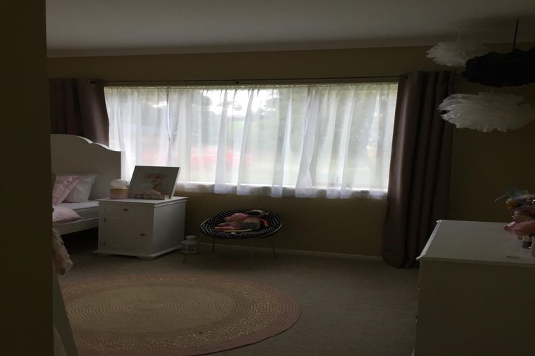 Photo of property in 16 Reremanu Place, Weymouth, Auckland, 2103