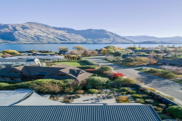 Photo of property in 1 Waimana Place, Wanaka, 9305