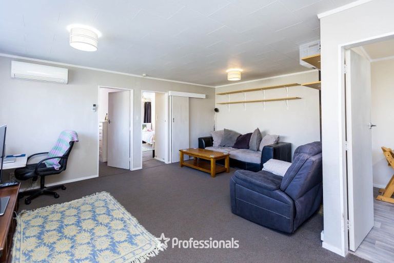 Photo of property in 2/6 Indiana Grove, Totara Park, Upper Hutt, 5018