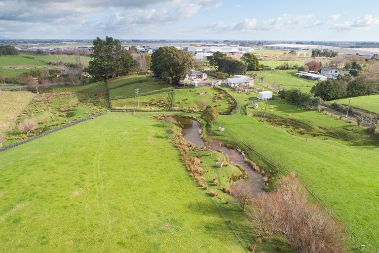 Photo of property in 658 Roberts Line, Kelvin Grove, Palmerston North, 4470