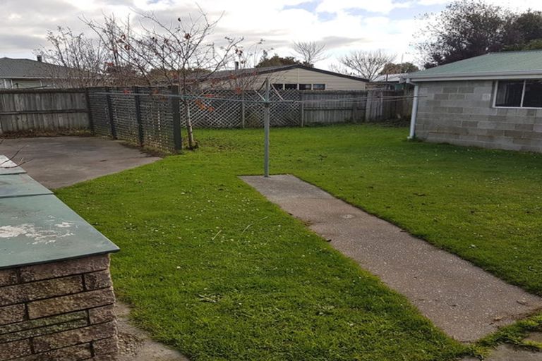 Photo of property in 17 Eglinton Street, Avondale, Christchurch, 8061