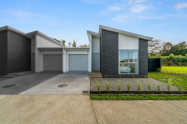 Photo of property in 36 Metoriti Crescent, Karaka, 2124