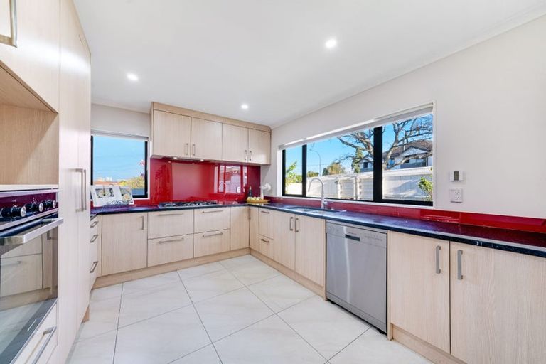 Photo of property in 1 Papahou Lane, Papatoetoe, Auckland, 2025