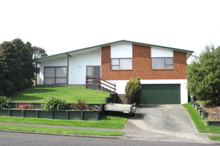Photo of property in 100 Heta Road, Highlands Park, New Plymouth, 4312